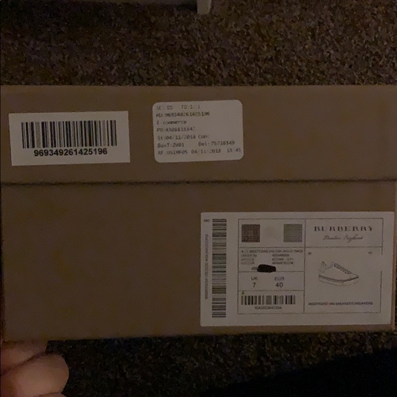 Burberry tennis shoes - Picture 2 of 6